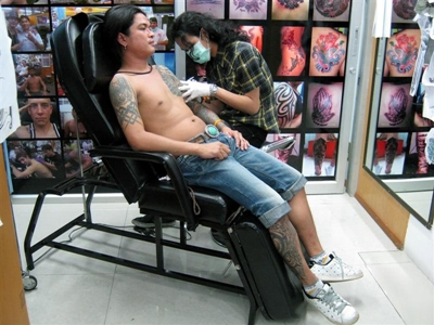 Tattoo Chair on Tattoo Chair   Khaosan Tattoo   The Best Tattoo Studio On Khaosan Road