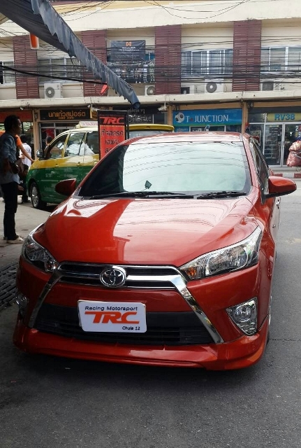 สเกิร์ตรอบคัน YARIS 2014 ทรง FREEWAY พลาสติก ABS V.1