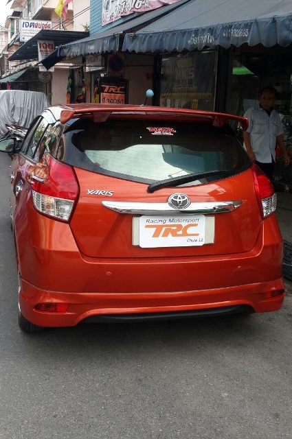 สเกิร์ตรอบคัน YARIS 2014 ทรง FREEWAY พลาสติก ABS V.1